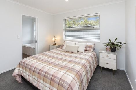 Photo of property in 28 Holiday Drive, Mairehau, Christchurch, 8052