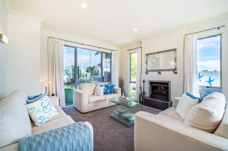 Photo of property in 160 Kittiwake Drive, Schnapper Rock, Auckland, 0632