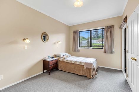 Photo of property in 20 Paraekaretu Street, Hunterville, 4730