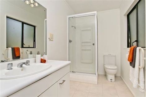 Photo of property in 24 Chedworth Drive, Glenfield, Auckland, 0629