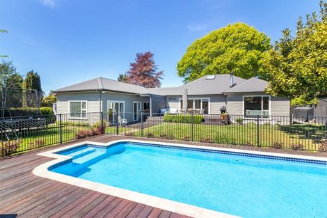 Photo of property in 36 Bryndwr Road, Fendalton, Christchurch, 8052