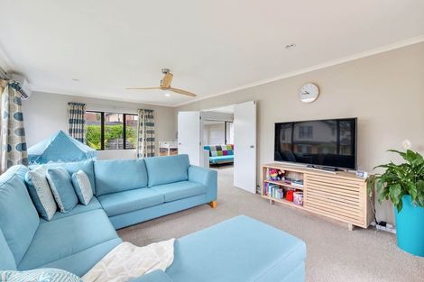 Photo of property in 11 South Kensington Way, Henderson, Auckland, 0612