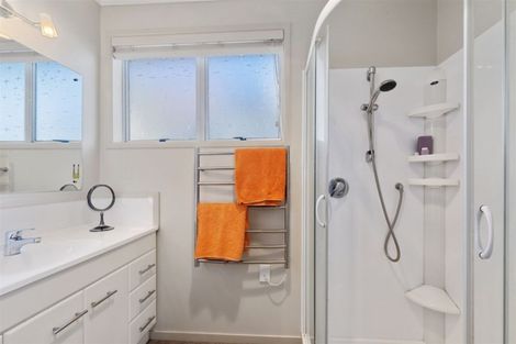 Photo of property in 11 Valley View Road, Glenfield, Auckland, 0629