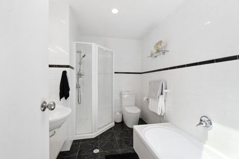 Photo of property in 7/270 Sunset Road, Windsor Park, Auckland, 0632