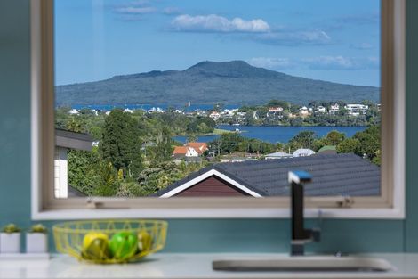 Photo of property in 8 Currey Crescent, Milford, Auckland, 0620