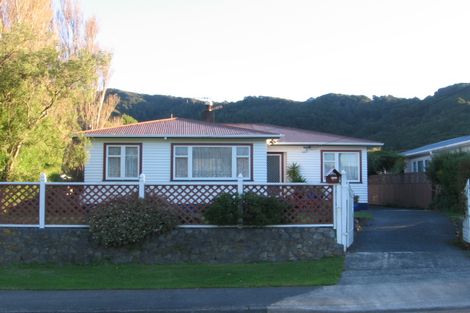 Photo of property in 43 Totara Street, Wainuiomata, Lower Hutt, 5014