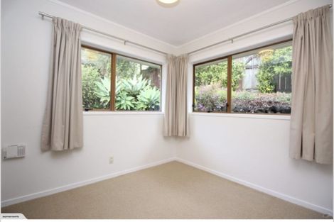 Photo of property in 1/404 Glenfield Road, Glenfield, Auckland, 0629