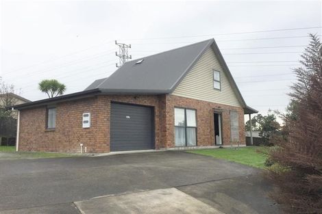 Photo of property in 302a Triangle Road, Massey, Auckland, 0614