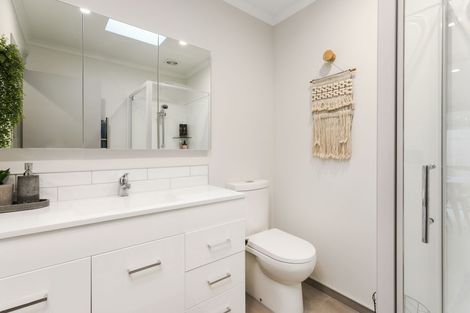 Photo of property in 2/2 Mahana Place, Raglan, 3225