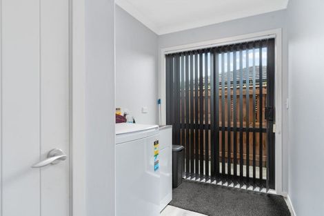 Photo of property in 10 Austin Reid Avenue, Carterton, 5713