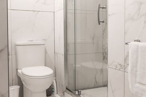 Photo of property in 2/61 Forrest Hill Road, Milford, Auckland, 0620