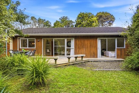 Photo of property in 15 Sartors Avenue, Northcross, Auckland, 0630