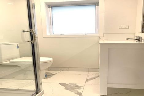 Photo of property in 1/300 Lake Road, Hauraki, Auckland, 0622