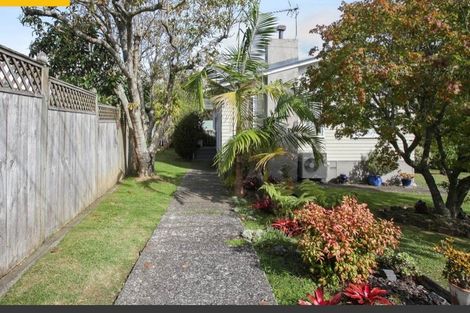 Photo of property in 70 Lake Road, Northcote, Auckland, 0627