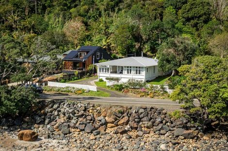 Photo of property in 300 Thames Coast Sh25 Road, Thornton Bay, Thames, 3575