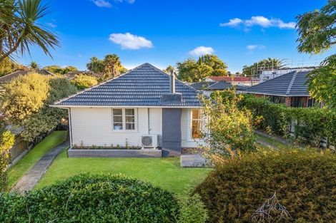 Photo of property in 18 Durham Street, Te Atatu Peninsula, Auckland, 0610