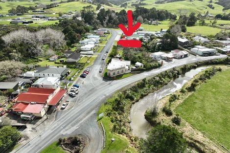 Photo of property in 10 Franklin Road, Paparoa, 0571