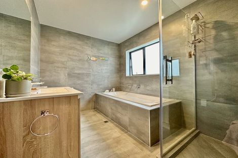 Photo of property in 1/4 Edgerton Road, Te Atatu Peninsula, Auckland, 0610