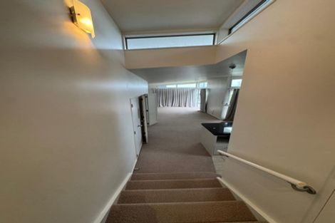 Photo of property in 8a Glenfield Road, Birkenhead, Auckland, 0626