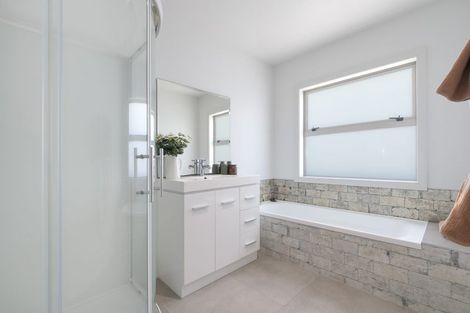 Photo of property in 2 Peter Burke Way, Pyes Pa, Tauranga, 3112