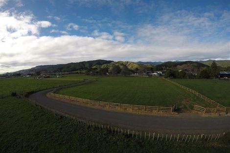 Photo of property in 431 Tararua Road, Levin, 5571