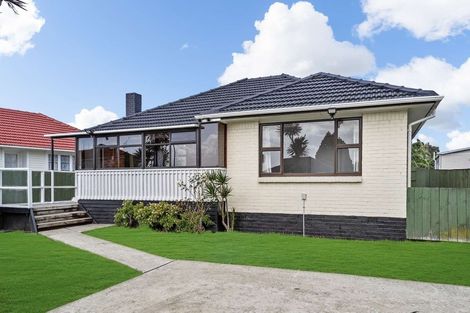 Photo of property in 6 Durham Street, Te Atatu Peninsula, Auckland, 0610