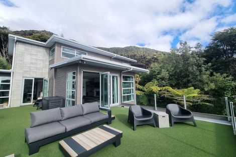 Photo of property in 29 Amelia Crescent, Waikawa, Picton, 7220