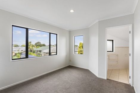 Photo of property in 2/14 Mossop Rise, Glenfield, Auckland, 0629