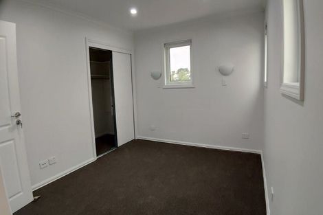 Photo of property in 36 Trias Road, Totara Vale, Auckland, 0629