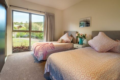 Photo of property in 10 Bevan Place, Wanaka, 9305