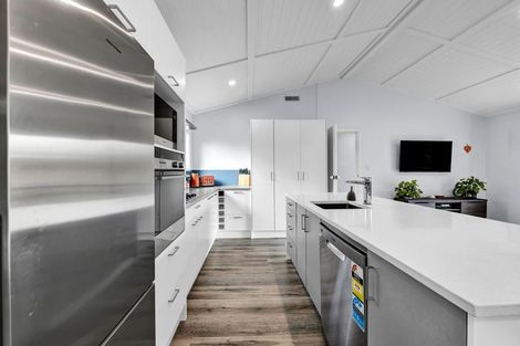 Photo of property in 11 Roto Street, Westown, New Plymouth, 4310