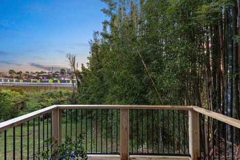 Photo of property in 4 Cedar Heights Avenue, Massey, Auckland, 0614