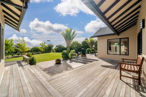 Photo of property in 32 Paekakariki Hill Road, Pauatahanui, Porirua, 5381