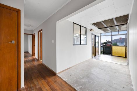 Photo of property in 85 Collins Street, Hawera, 4610