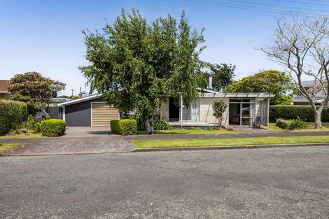 Photo of property in 5 Climie Crescent, Hawera, 4610