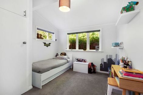 Photo of property in 39 Pukatea Street, Eastbourne, Lower Hutt, 5013