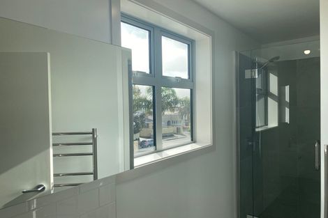 Photo of property in 8/270 Onewa Road, Birkenhead, Auckland, 0626