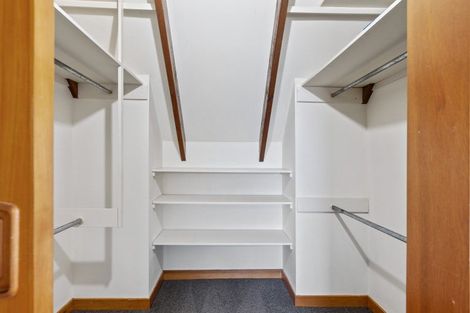 Photo of property in 17 Hind Place, Hokowhitu, Palmerston North, 4410