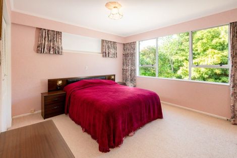 Photo of property in 1 Peterhouse Street, Tawa, Wellington, 5028