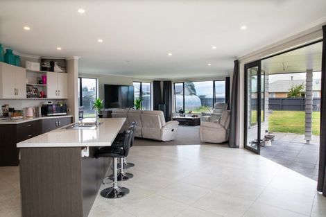 Photo of property in 12 Tui Place, Edendale, Wyndham, 9893