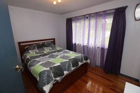 Photo of property in 17 Barron Drive, Green Bay, Auckland, 0604