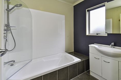 Photo of property in 17a Oakland Avenue, Papatoetoe, Auckland, 2025