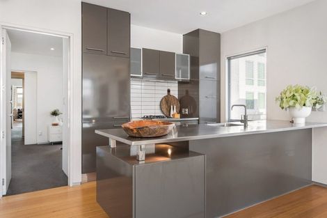 Photo of property in 30 Carlton Mill Road, Merivale, Christchurch, 8014