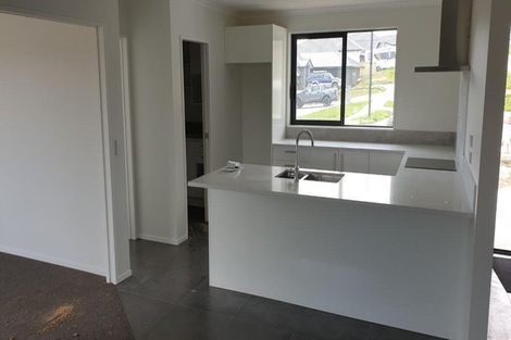 Photo of property in 10 James Elliot Way, Pokeno, 2402