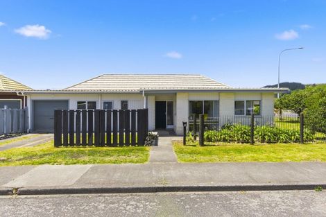Photo of property in 2 Cypress Grove, Paraparaumu, 5032