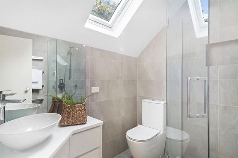 Photo of property in 9 Korau Road, Greenlane, Auckland, 1051