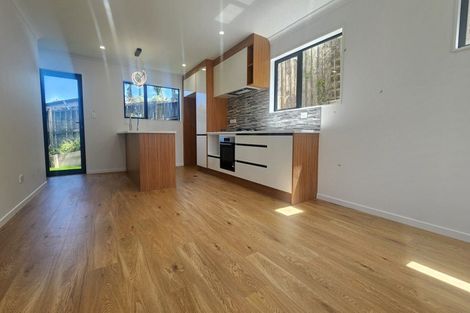 Photo of property in 90a West Harbour Drive, West Harbour, Auckland, 0618