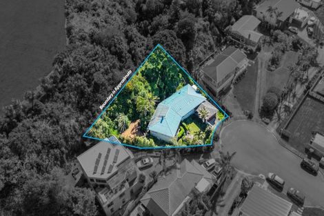 Photo of property in 11 Luke Place, Eastern Beach, Auckland, 2012