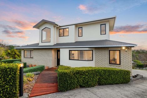 Photo of property in 10 Larsen Place, Merrilands, New Plymouth, 4312