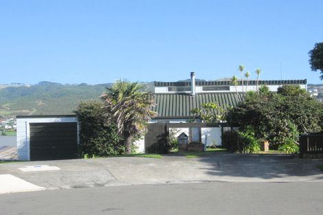 Photo of property in 16 Brian Place, Titahi Bay, Porirua, 5022